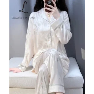 Đồ bộ LUXURY PIJAMA lụa latin cao cấp, mềm mịn sang trọng tay dài hoa trắng phối xám TD007
